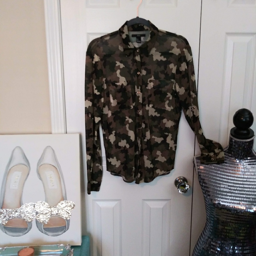 🙌BOGO🙌$10🙌BUTTON CAMOUFLAGE SHEER SHIRT